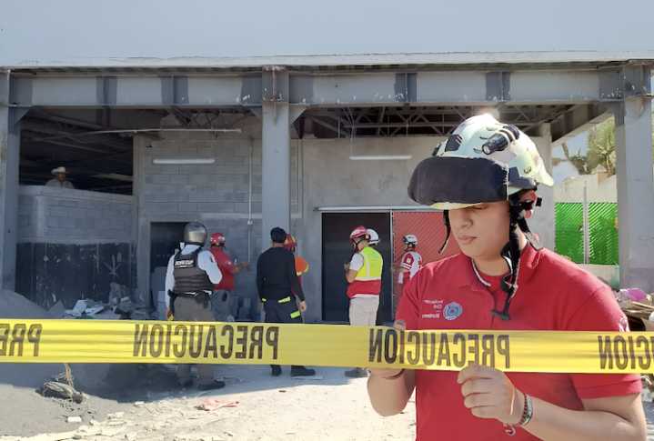 Joven trabajador está muy grave tras desplome de un elevador