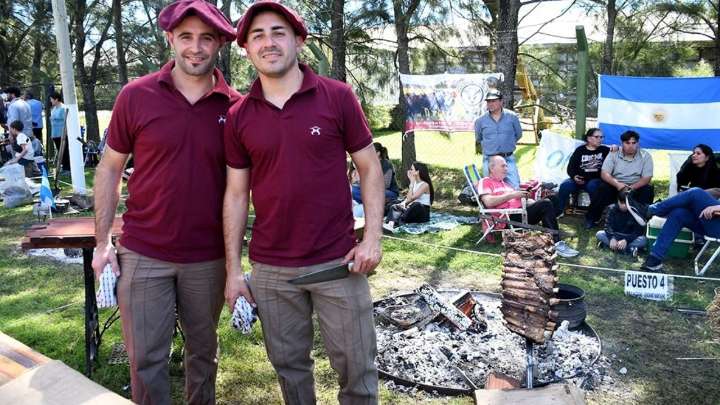 La dupla chivilcoyana Pistarino/ Marchand fue la ganadora del concurso de asadores en Moquehuá