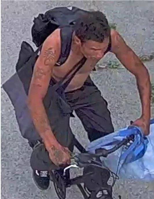 Ottawa police seeking to ID two suspects in Bank Street robbery