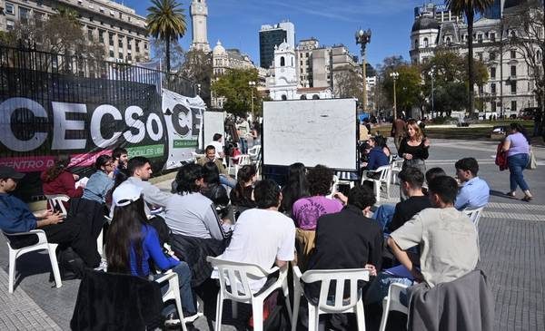 Universitarios, el Garrahan y jubilados confluyen en una protesta en Plaza de Mayo