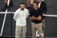 Stephen Curry Links-Up With Roger Federer at Laver Cup After Affecting Warriors Star’s Retirement Plans Stephen Curry surprised fans at the 2025 Laver Cup, linking up with Roger Federer and drawing in