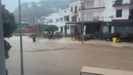 Un temporal de auga e vento azouta Cataluña, provocando inundacións e cortes de estradas