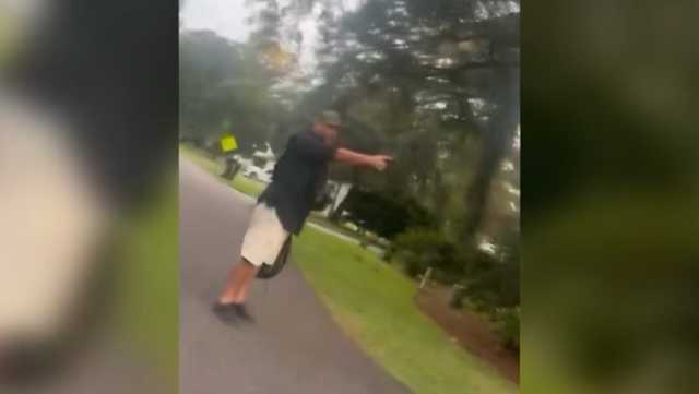 Video shows Beaufort County deputy point gun at teens