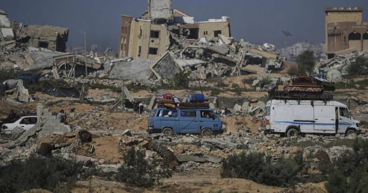 Photos of Palestinians fleeing as Israeli offensive looms over Gaza City
