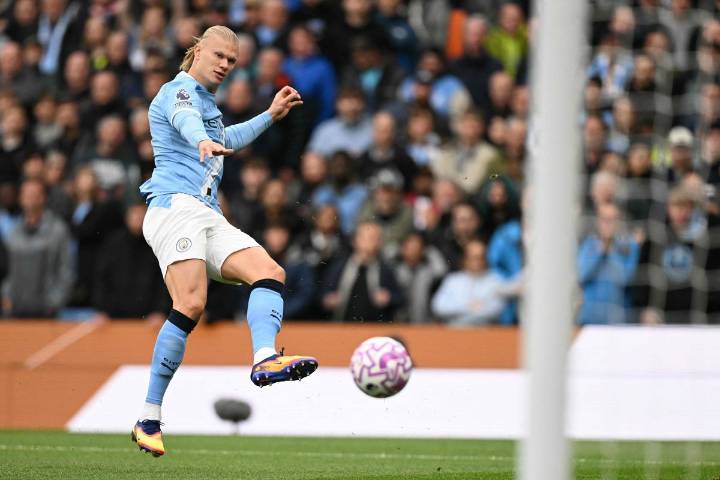 ‘City’ se lleva con autoridad el derbi de Mánchester en la Liga Premier