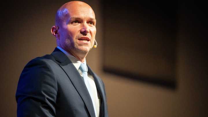 Republican gubernatorial candidate Adam Steen campaigns in Indianola