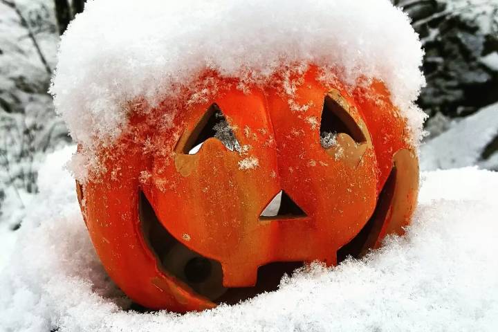 This Weather Folklore Predicts Snow as Early as October in Indiana, Kentucky, Tennessee, and Illinois