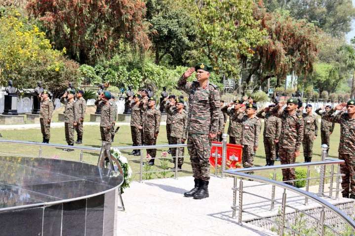 GOC White Knight Corps reviews anti-terror Ops in Jammu region