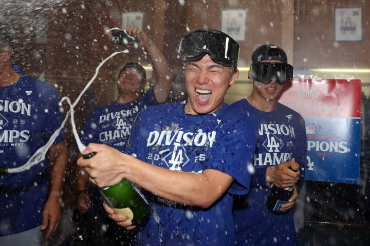 MLB playoff watch: Dodgers lock up the NL West; bracket, clinching scenarios