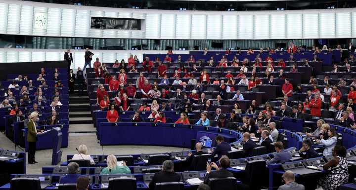 Un centenar de eurodiputados y Ribera visten de rojo en protesta por Gaza en debate de UE