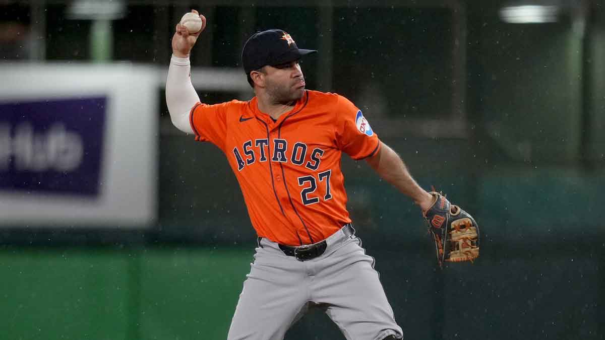 Astros’ Jose Altuve sheds more light on lingering foot injury