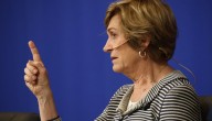 Evelyn Matthei planteó que es posible sacar adelante a Chile “sin extremos”