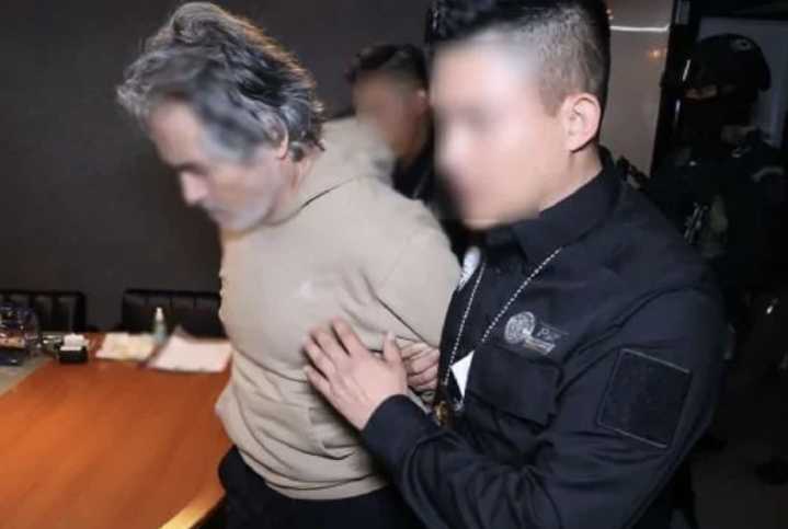 Bermúdez Requena llega a Toluca; cumplen orden de arresto en su contra (Video)