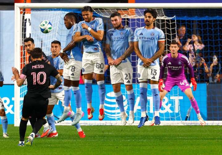 Lionel Messi scores 2 goals and Inter Miami clinches playoff spot with 4-0 win over New York City FC – Winnipeg Free Press