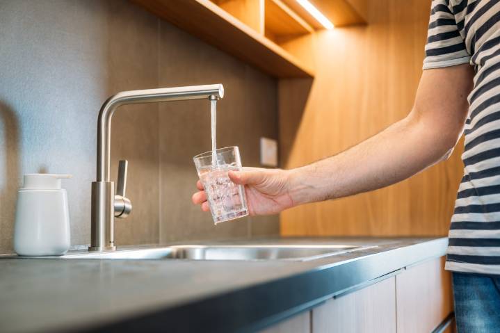 172 millones de estadounidenses beben agua contaminada con PFAS