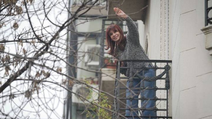 Movilización en apoyo a Cristina Kirchner a 100 días de la condena por Vialidad