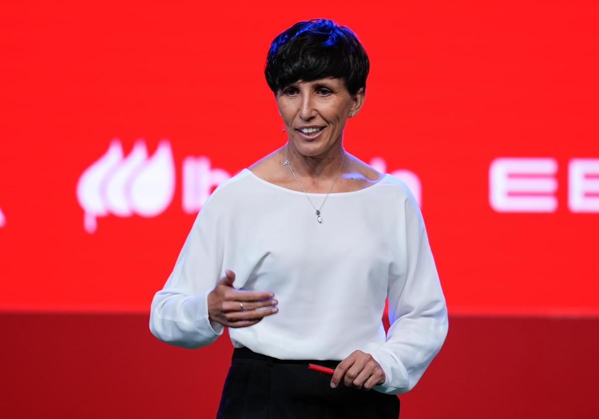 Sonia Bermúdez rinde honores a Jenni Hemoso: «Es una leyenda»