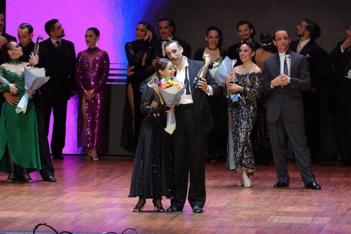 Nuevos campeones. Bailarines encapuchados, erratas de ganadores y una noche de fiesta en el cierre del Mundial de Tango