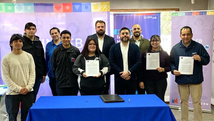 Jóvenes de Aysén puden realizar captura fotográfica y revalidar TNE en Injuv