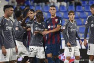 La SD Huesca se choca contra el muro del Granada y cae en El Alcoraz (0
