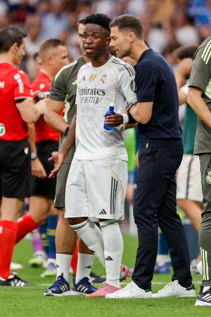 Xabi Alonso reconoce enfados de Vinícius y Mastantuono en sus cambios