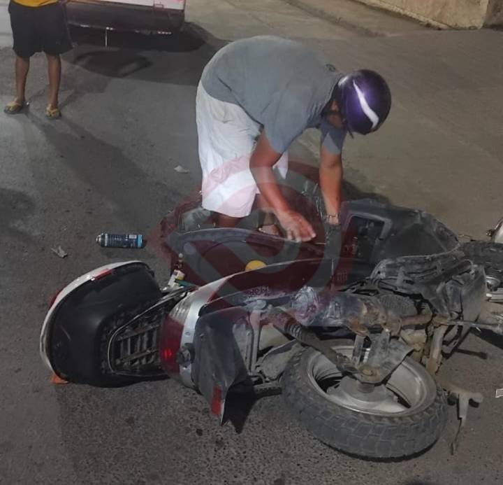 Motociclista chocó y dejó daños materiales