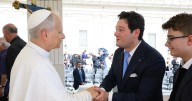 El tenor sonorense, Arturo Chacón-Cruz, comparte su emotivo encuentro con el Papa León XIV en el Vaticano