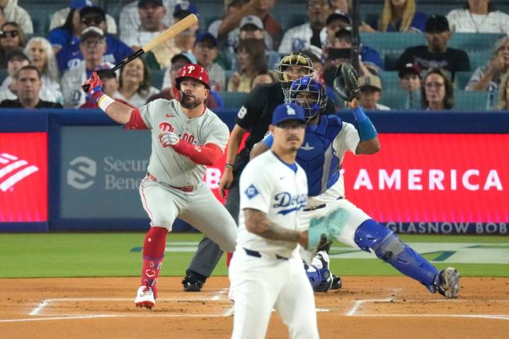 Dodgers’ bullpen lets them down again in extra