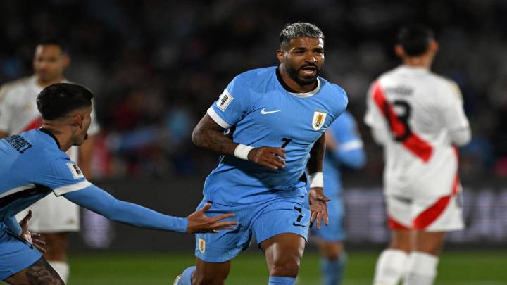 ‘Búfalo’ Aguirre anota en el Uruguay vs Perú