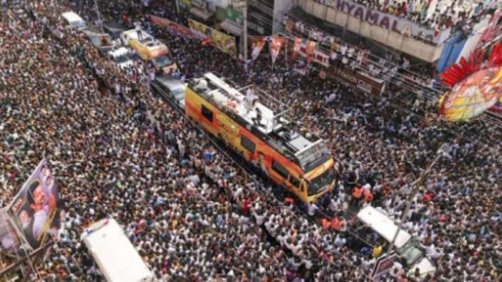 Tragedia en India: 36 personas murieron en estampida que se originó en un mitin político