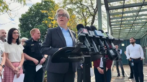 La gobernadora de Oregon rechaza el plan de Trump de enviar tropas a Portland