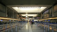 Pierde su maleta en el aeropuerto de Los Ángeles y, al localizarla, se encuentra con una escena que incluso la Policía recordará