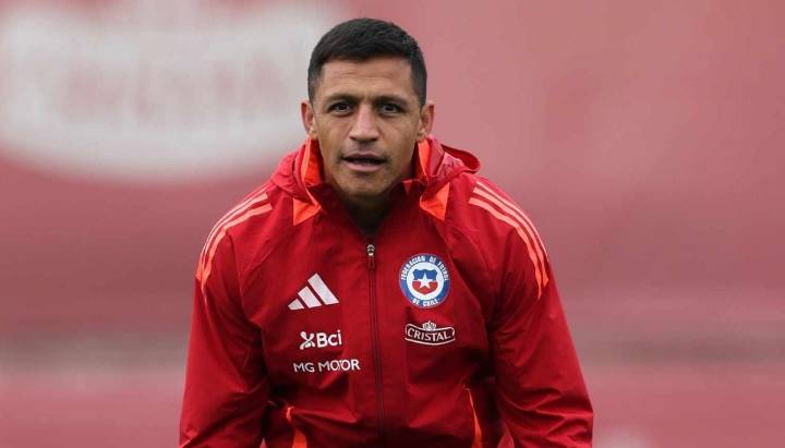 "El jugador chileno es complicado de entender": El DT que Alexis Sánchez propone para La Roja