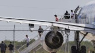 Expulsan a 16 argentinos de EEUU: cuándo llegan a Ezeiza y por qué fueron deportados