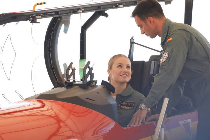 Mameluco, simuladores y disciplina militar: cómo es la nueva vida de la princesa Leonor en la Academia del Aire