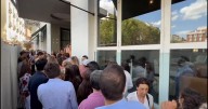 Guerra en el centro de Madrid para entrar a la venta de muebles de un hotel tras su cierre