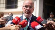 Almeida apura al delegado del Gobierno a hacer su trabajo con el hotel "okupa" de Barajas