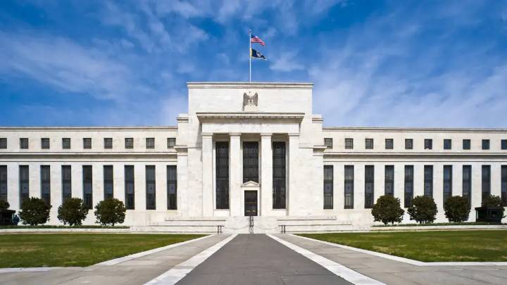 Fed de Estados Unidos baja sus tasas de interés 0,25 puntos básicos; es su primer recorte desde diciembre de 2024