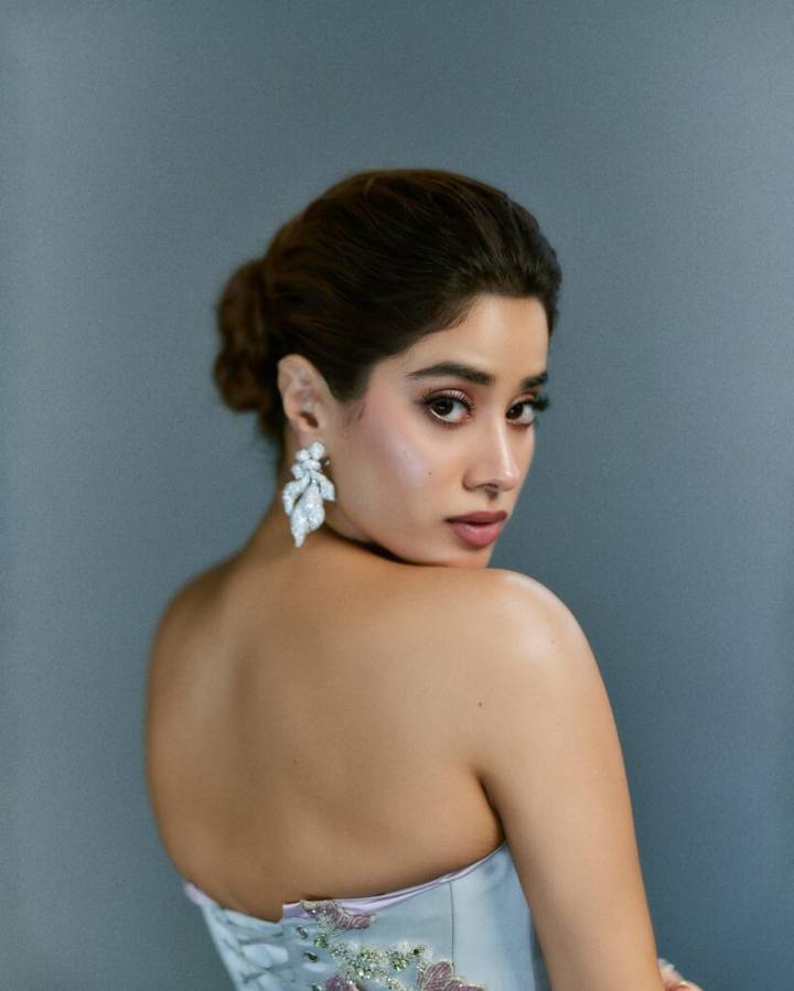 Janhvi Kapoor Plays With Slits, Slays With Shine