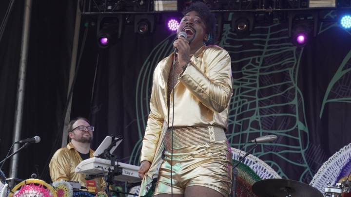 From shy beginnings, Eldraco Price brings the ‘Glitter,’ the glam and the soul