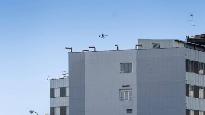 Un dron con tecnología coruñesa transporta con éxito suministros médicos entre dos hospitales madrileños
