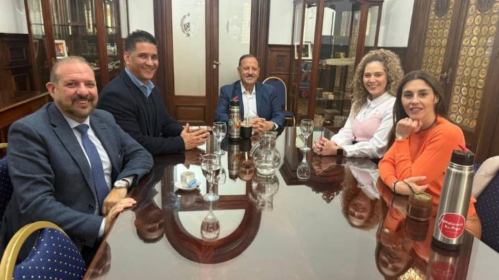 En medio de las sesiones adversas para el Gobierno en el Congreso, diputados que se fueron de LLA tejen lazos con peronistas no K