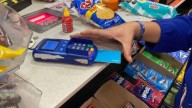 Profeco emite alerta en NL sobre cobros indebidos en pagos con tarjeta