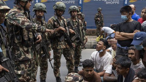 Nepal recaptura a más de 200 presos de los miles que se fugaron durante las caóticas protestas