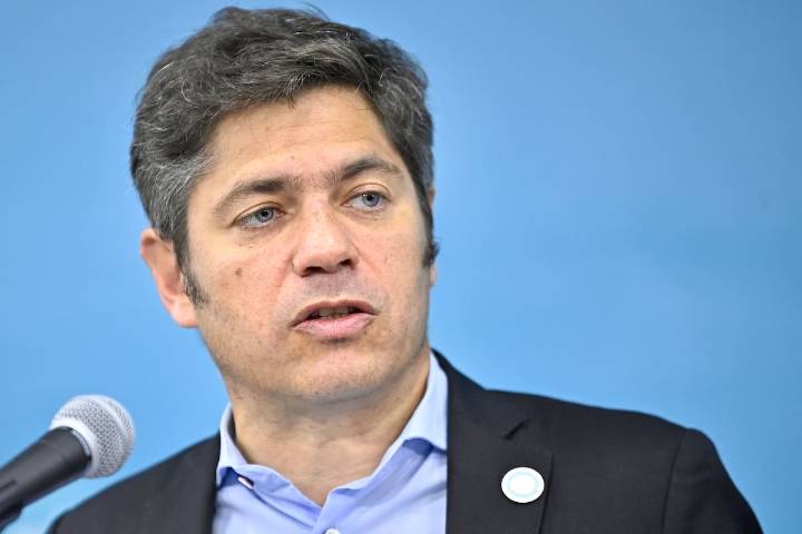 "La única industria que crece es la de la mentira". Kicillof desmintió una imagen suya haciendo compras en Nueva York y acusó a Milei