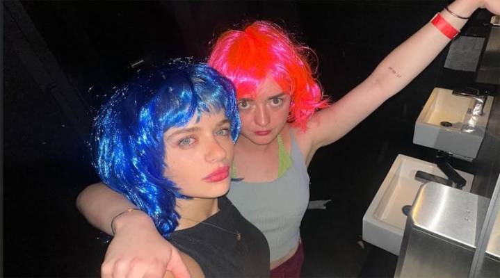 Joey King & Maisie Williams Wear Matching Wigs for Karaoke Night During Break from ‘Practical Magic 2′ Filming 