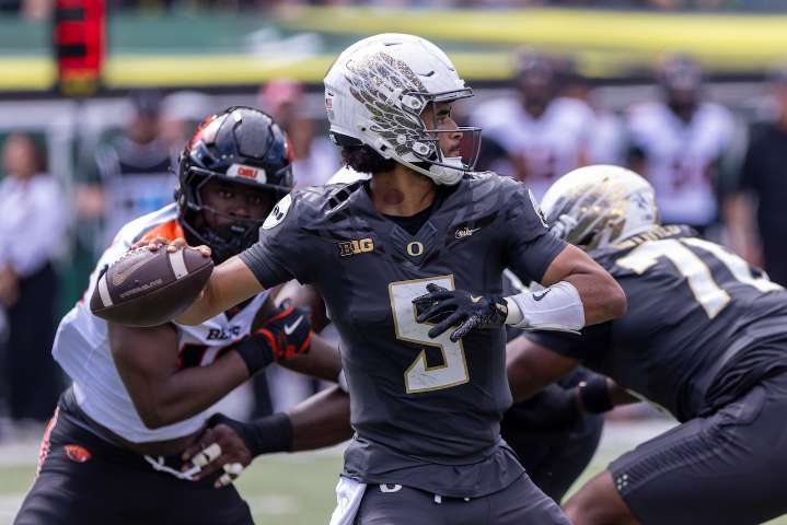 Dante Moore leads Oregon to 41-7 win over Oregon State in 2025 rivalry game