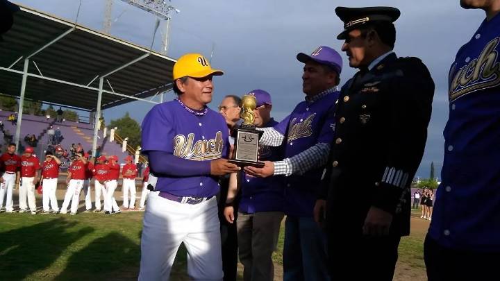 Cierra el ciclo de Juanito Hernández tras 41 años al frente del béisbol de la UACh