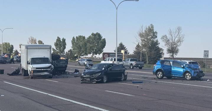 Traffic alert: 6 injured in crash on southbound Powers