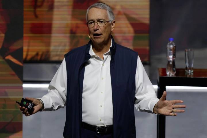 Tras exhibición de deudas, Salinas Pliego solicita negociación con Sheinbaum para pago de impuestos